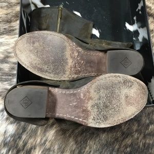 DONALD J PLINER BOOTS